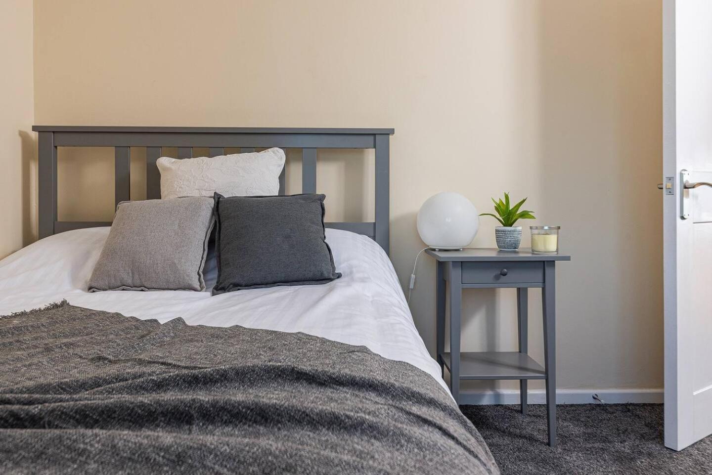 Dudley-Hospital-3Bed-Parking-Long Stay-Contractor Brierley Hill Eksteriør billede