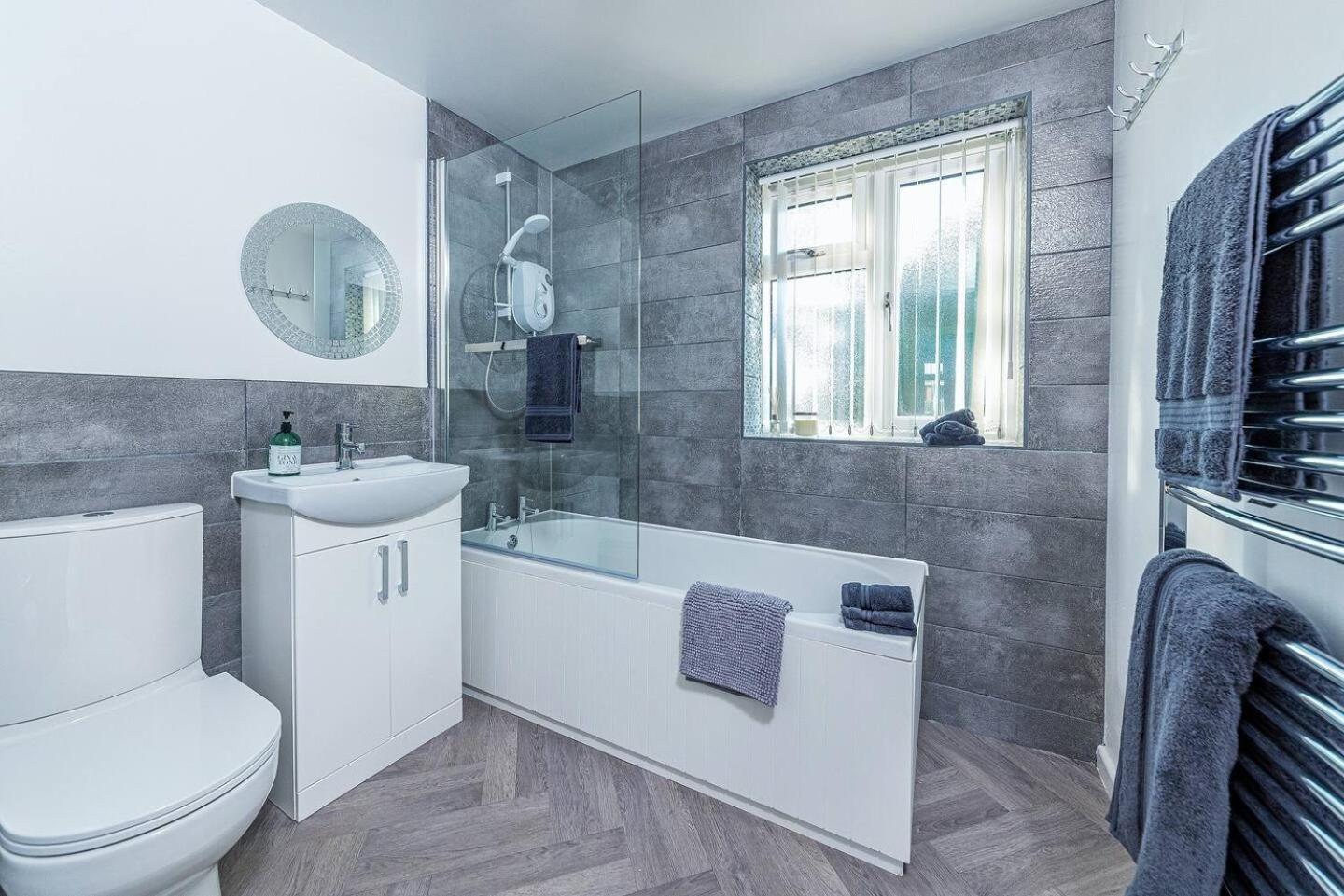 Dudley-Hospital-3Bed-Parking-Long Stay-Contractor Brierley Hill Eksteriør billede