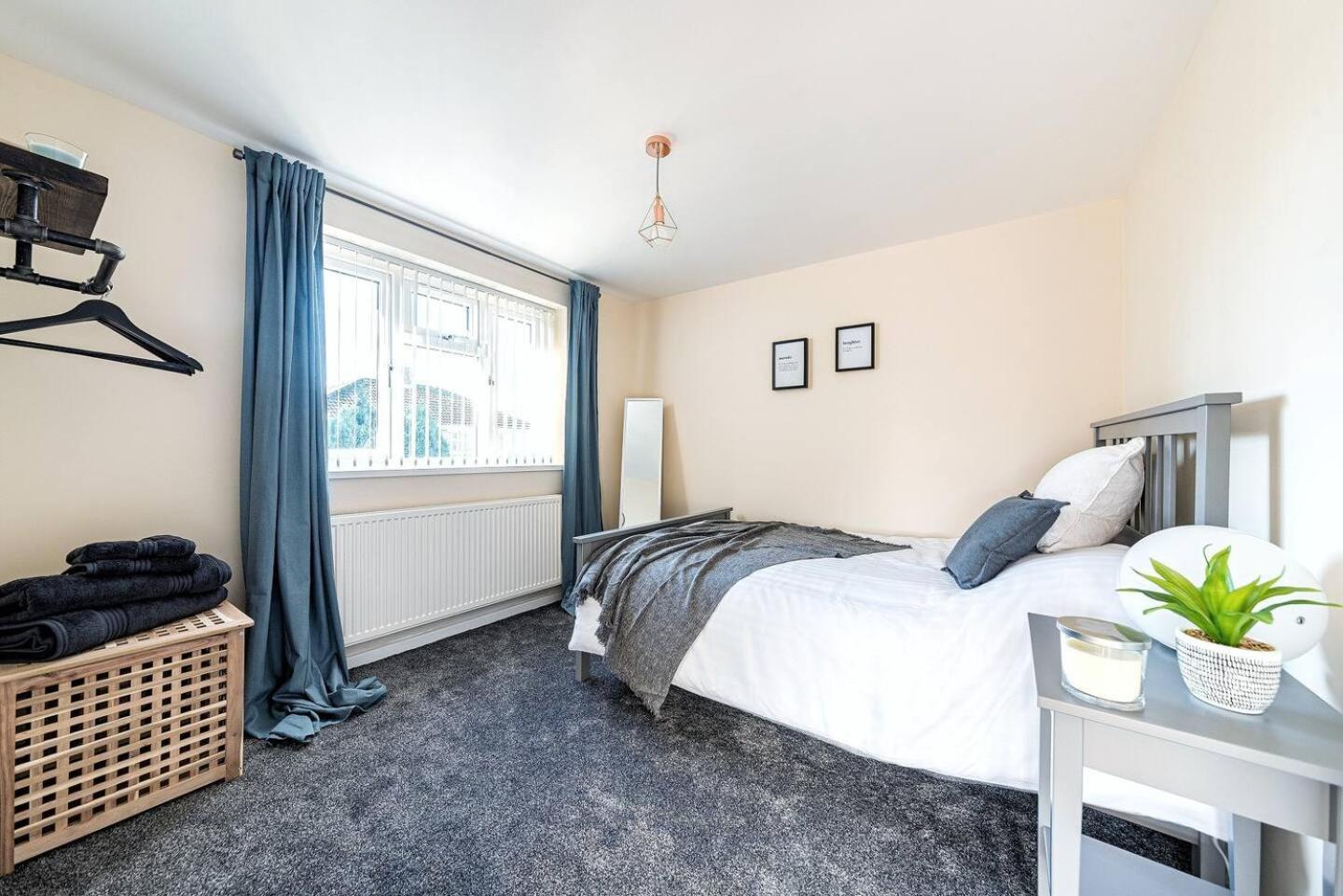 Dudley-Hospital-3Bed-Parking-Long Stay-Contractor Brierley Hill Eksteriør billede