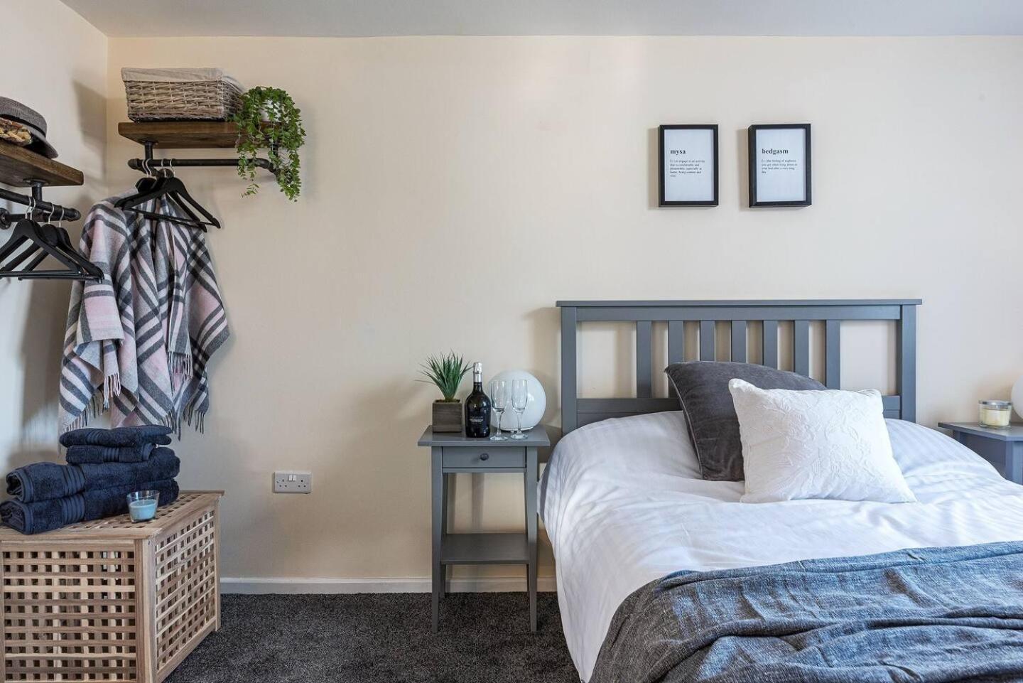 Dudley-Hospital-3Bed-Parking-Long Stay-Contractor Brierley Hill Eksteriør billede